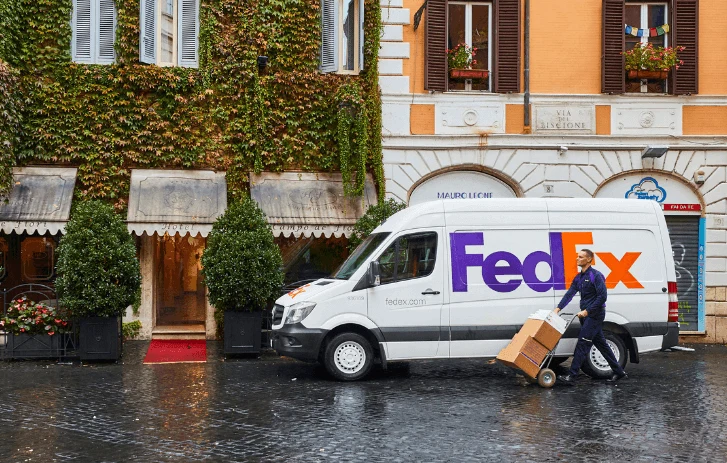 FedEx 해외 배송 차량
